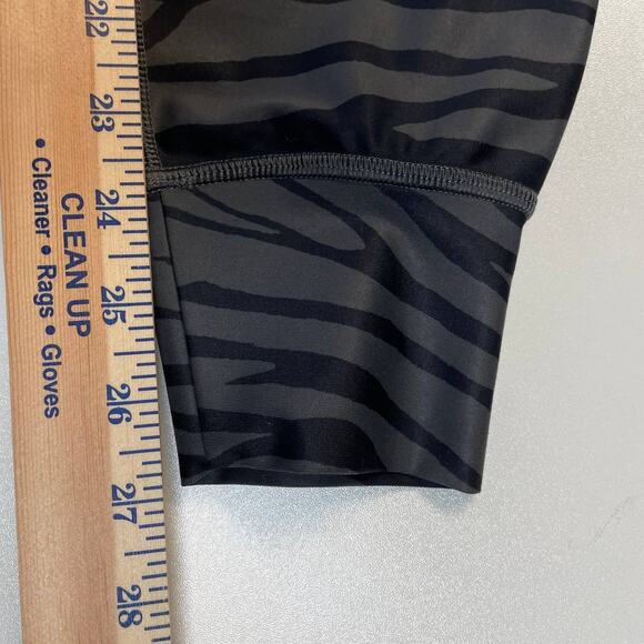 Old Navy High Rise PowerSoft Leggings XS Animal Print Stretch Activewear - Picture 7 of 7